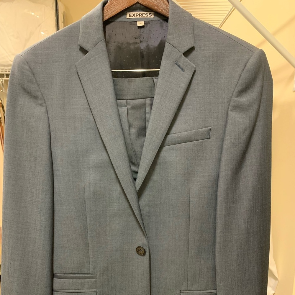 Express Photographer suit in 36R.